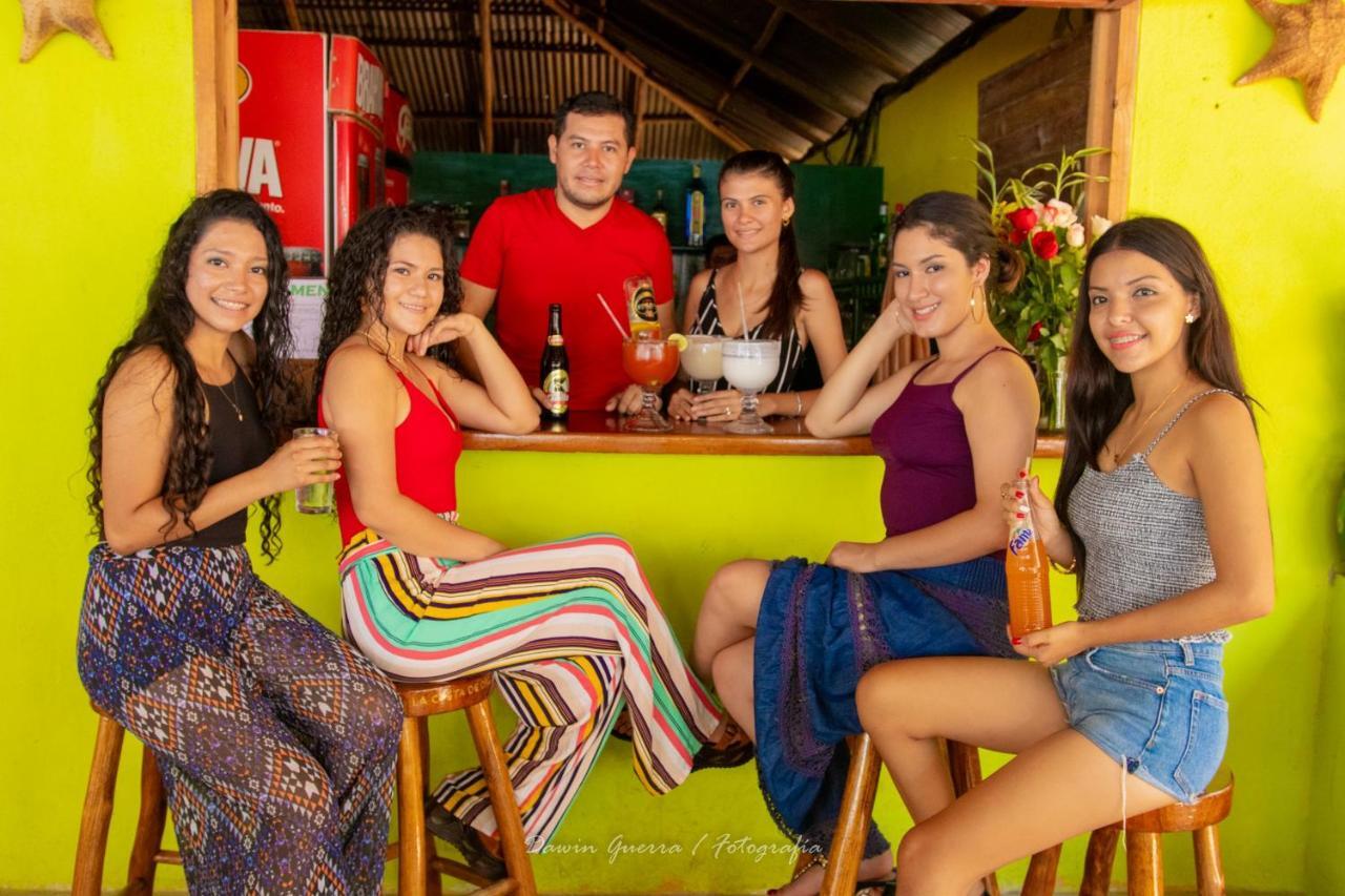 Denny'S Beach Resort Hotel Mariscos Exterior foto
